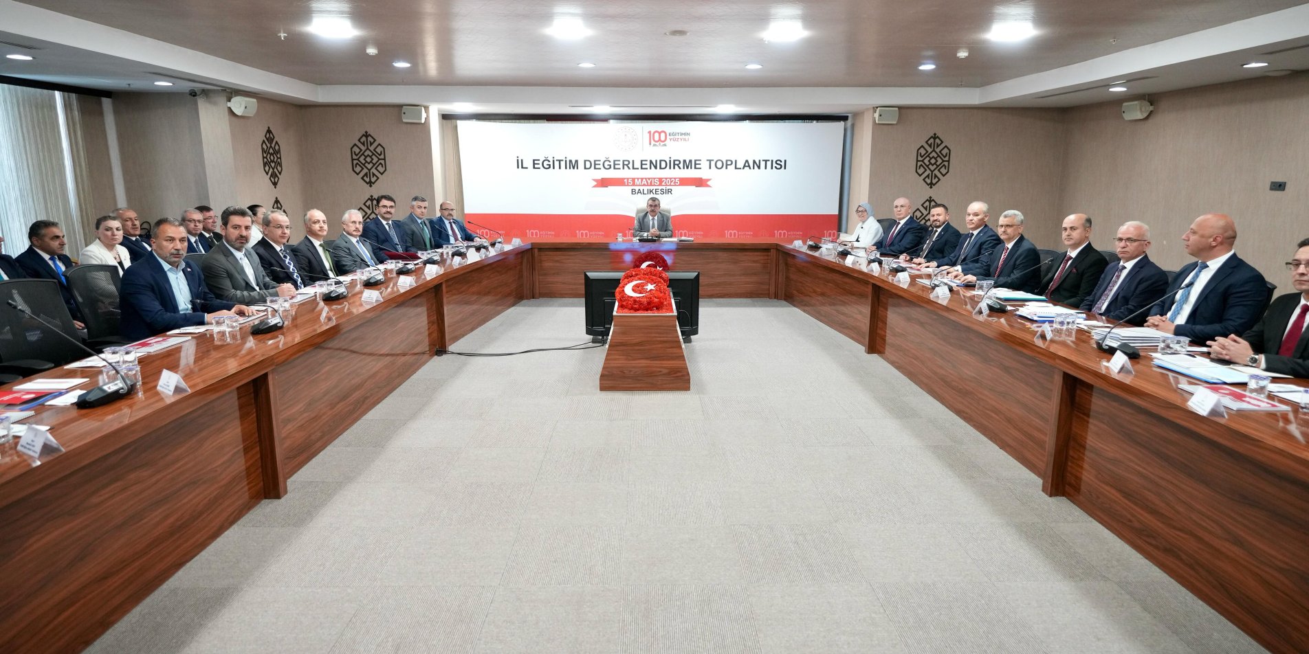 BAKAN TEKİN, BALIKESİR'DE İL EĞİTİM DEĞERLENDİRME TOPLANTISINA KATILDI